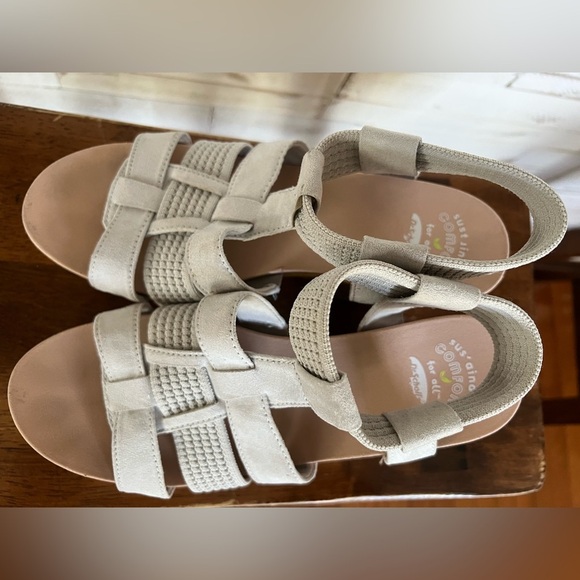 Dr. Scholl's women’s Blossom Vapor Grey block sandals in size 7. - Picture 4 of 9